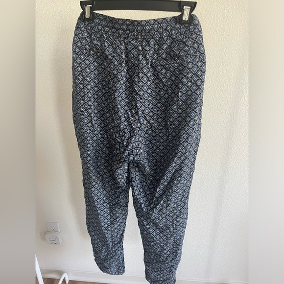 ⚜️ 2/$10 - Faded Glory Floral Geometric Pattern - Size L - Picture 2 of 2